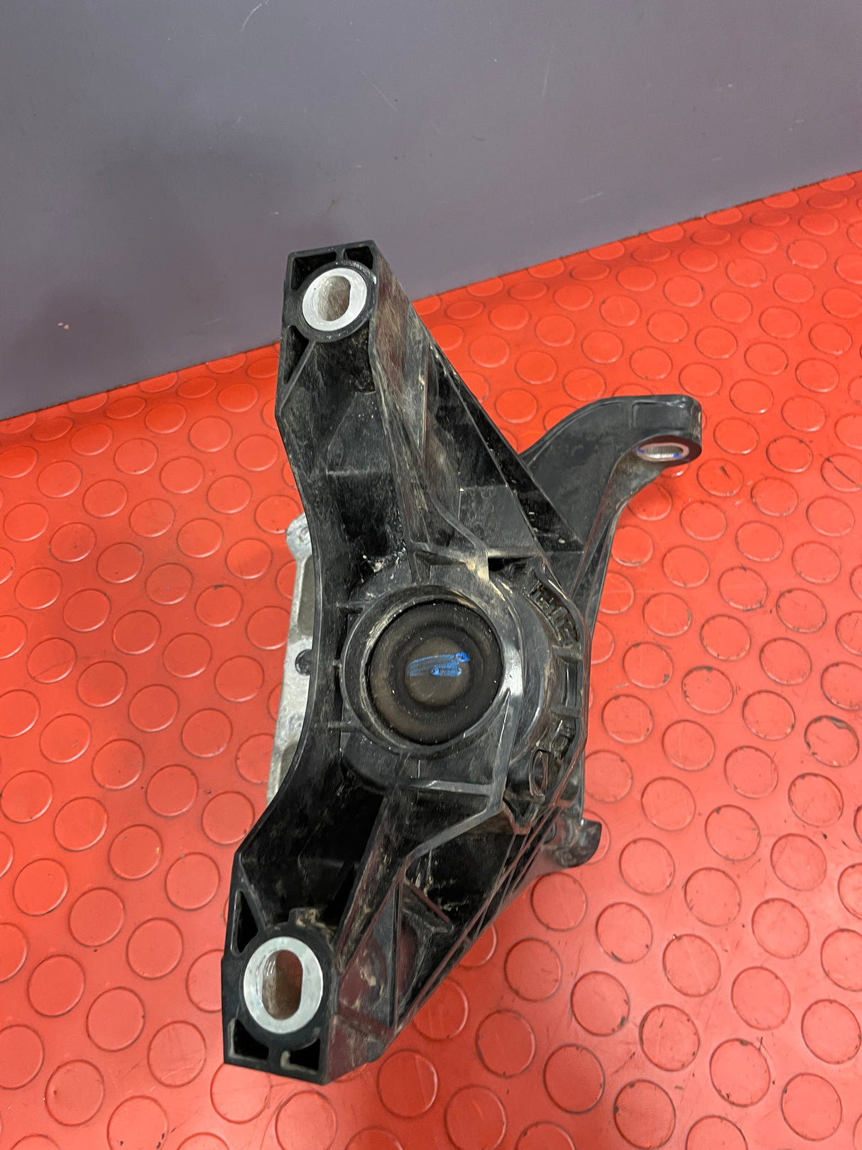 Citroen Berlingo/Peugeot Partner/Vauxhall Combo/Toyota Proace City ENGINE MOUNT O/S DRIVER'S SIDE 1.5 2019-2024 P/N 9820297580