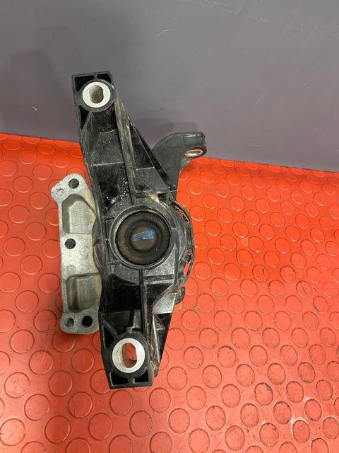Citroen Berlingo/Peugeot Partner/Vauxhall Combo/Toyota Proace City ENGINE MOUNT O/S DRIVER'S SIDE 1.5 2019-2024 P/N 9820297580