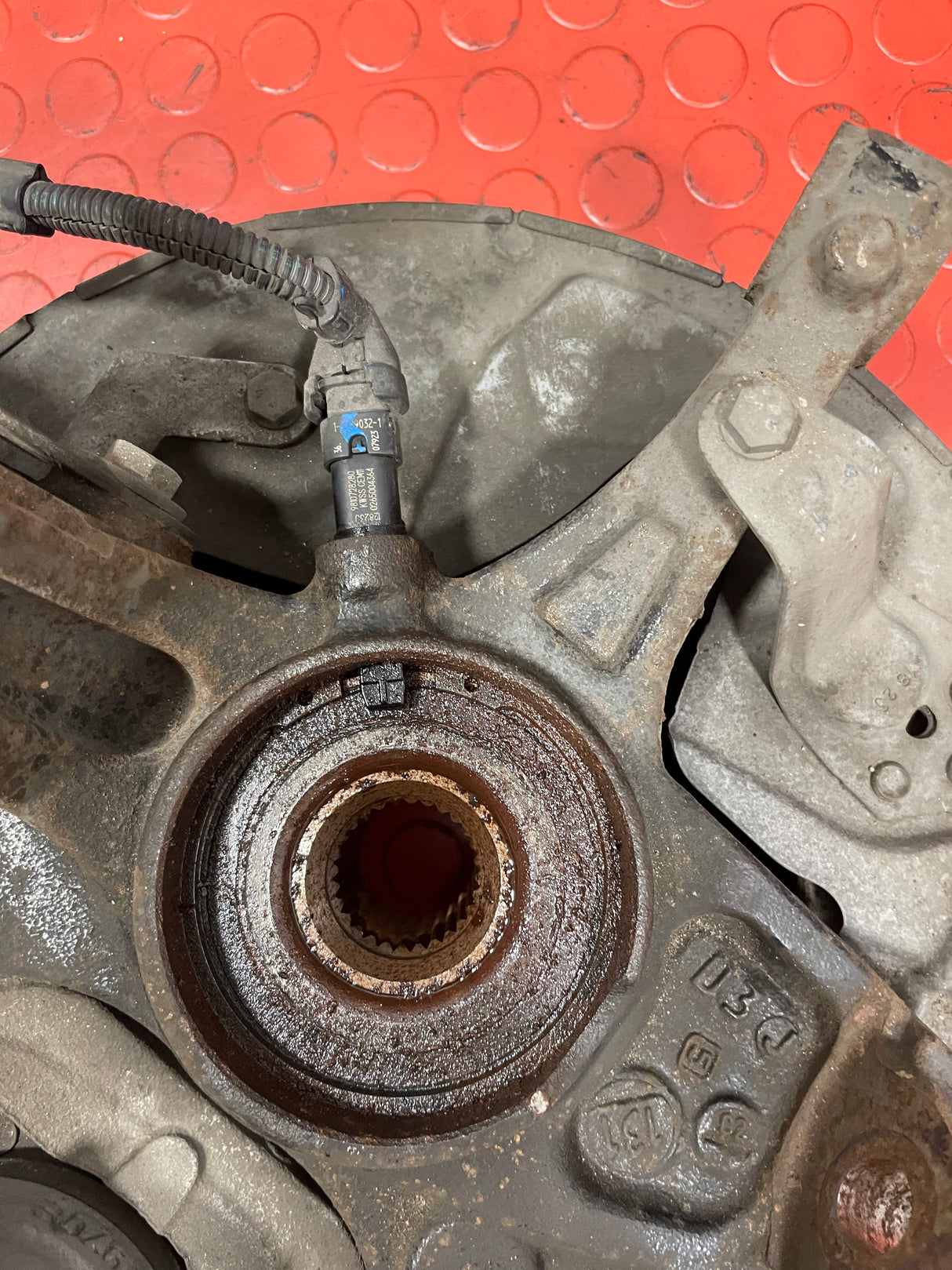 Citroen Berlingo/Peugeot Partner/Vauxhall Combo/Toyota Proace City FRONT WHEEL HUB & BRAKE SET W/ ABS SENSOR Driver's Side 2019-2024 R/N 9825606280 / 9810728280