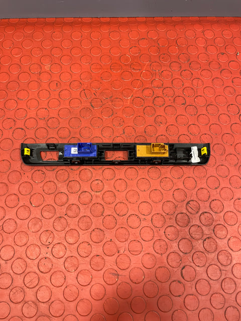 Citroen Dispatch/Peugeot Expert/Toyota Proace/Vauxhall Vivaro DASHBOARD CENTER SWITCH PANEL 2016-2024 P/N 9811141877