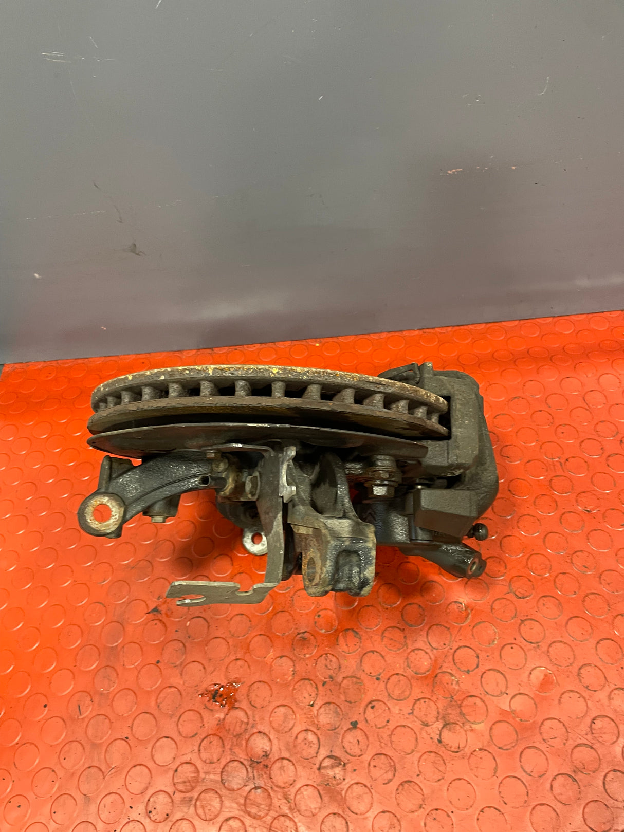 Citroen Berlingo/Peugeot Partner/Vauxhall Combo/Toyota Proace City FRONT WHEEL HUB & BRAKE SET W/ ABS SENSOR Driver's Side 2019-2024 R/N 9830798880 - 1 / 9810728280