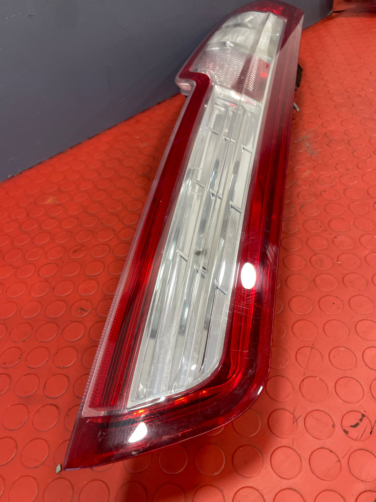 Ford Transit Custom TAILLIGHT PASSENGER SIDE 2013-2018 P/N BK2113405AJ