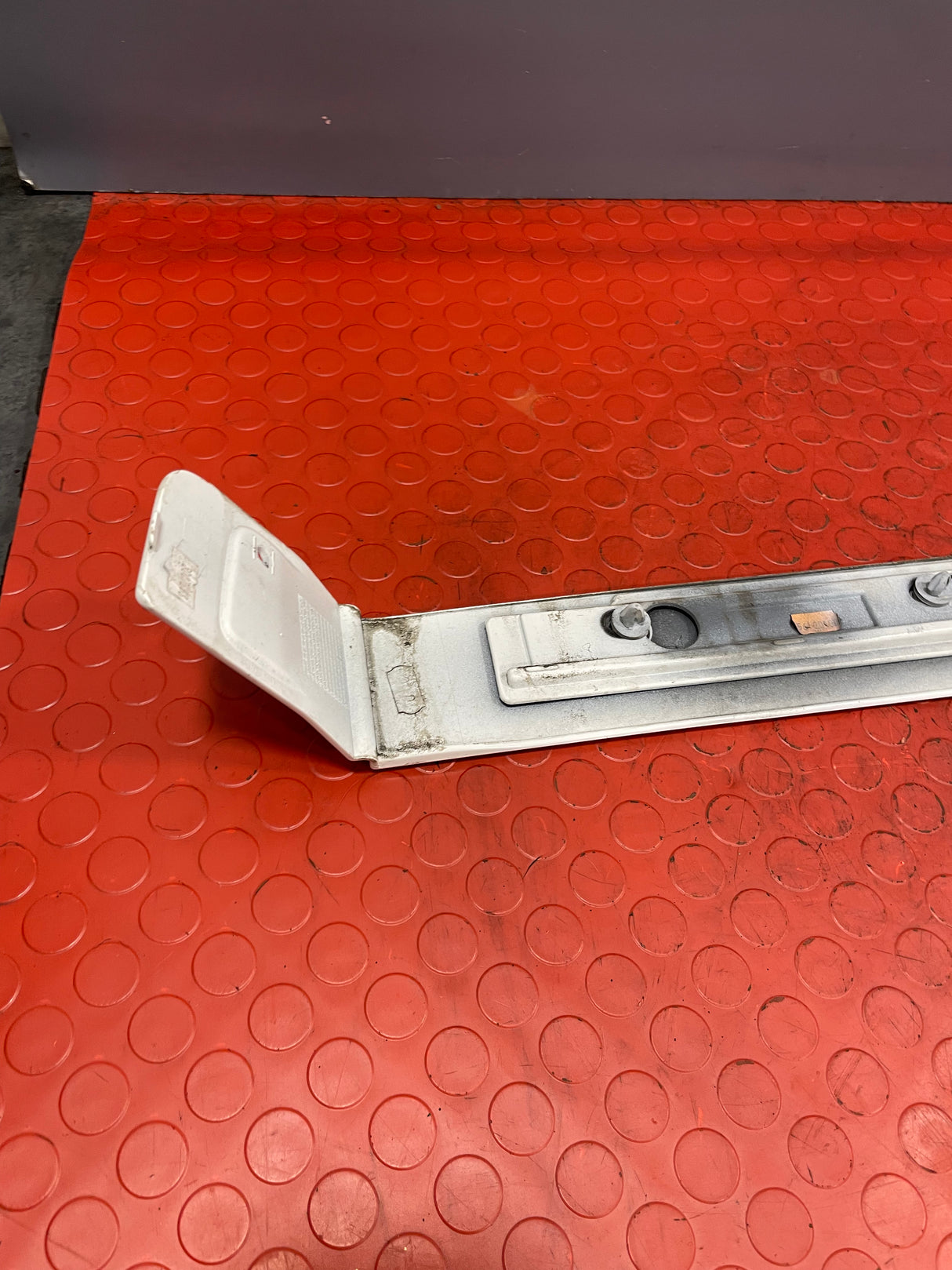 Citroen Dispatch/ Peugeot Expert/Vauxhall Vivaro/Toyota Proace SLIDING DOOR RAIL TRIM Passenger's Side (White) 2016-2024 P/N 9808384080 - 1