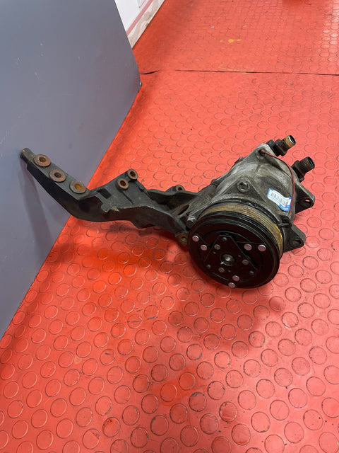 Mercedes Sprinter AIR CONDITIONING COMPRESSOR/AC PUMP W/ BRACKET 2014 P/N 03930013