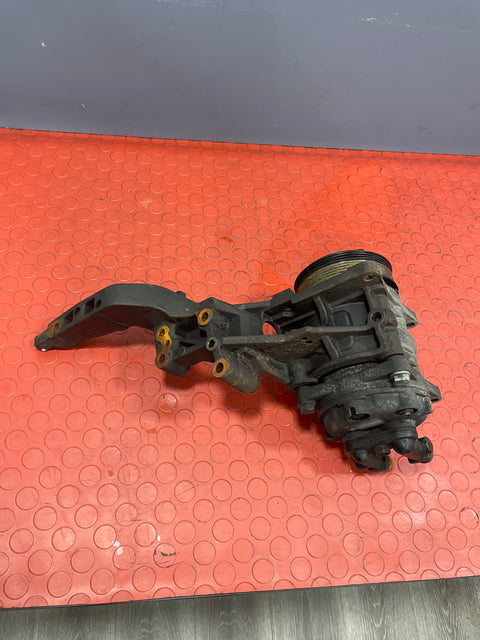Mercedes Sprinter AIR CONDITIONING COMPRESSOR/AC PUMP W/ BRACKET 2014 P/N 03930013
