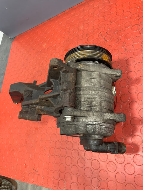 Mercedes Sprinter AIR CONDITIONING COMPRESSOR/AC PUMP W/ BRACKET 2014 P/N 03930013