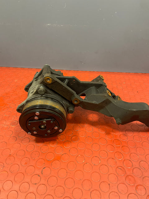 Mercedes Sprinter AIR CONDITIONING COMPRESSOR/AC PUMP W/ BRACKET 2014 P/N 03930013