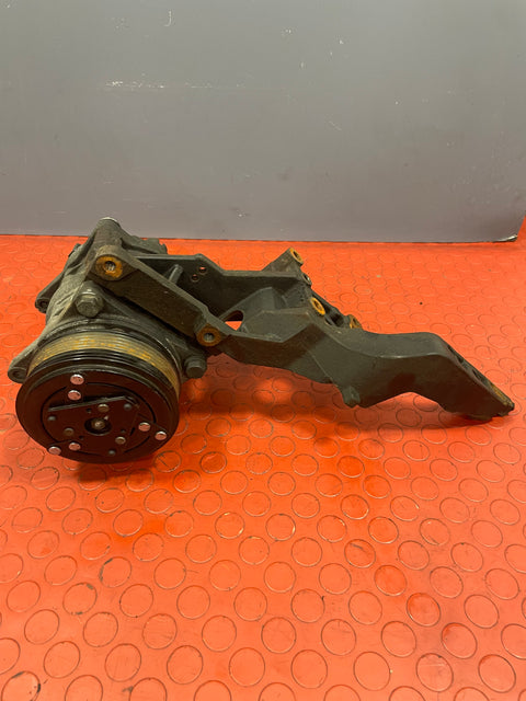 Mercedes Sprinter AIR CONDITIONING COMPRESSOR/AC PUMP W/ BRACKET 2014 P/N 03930013