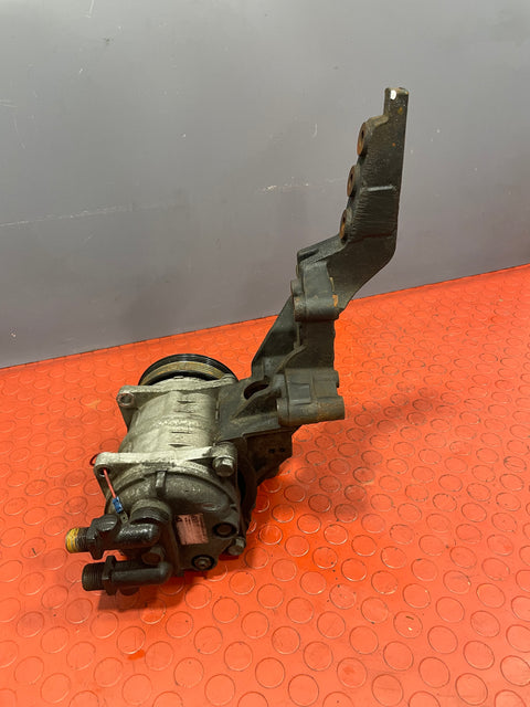 Mercedes Sprinter AIR CONDITIONING COMPRESSOR/AC PUMP W/ BRACKET 2014 P/N 03930013