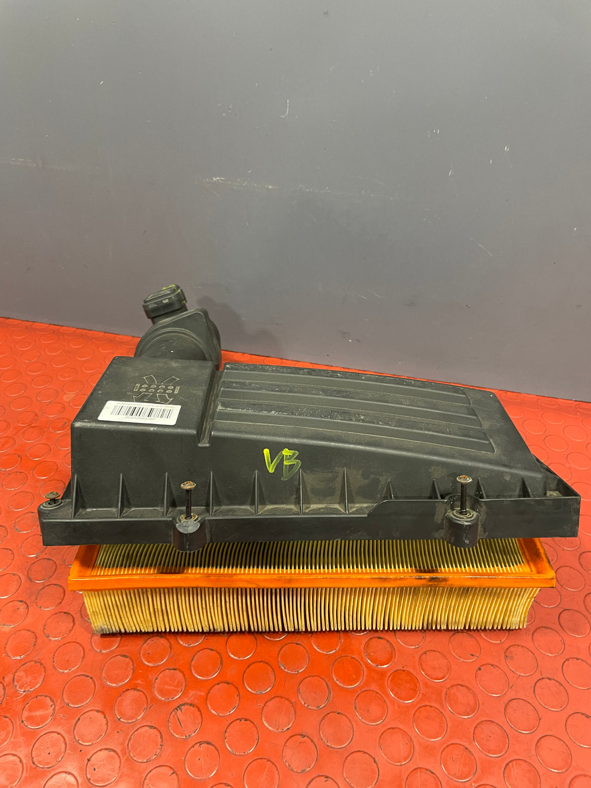 Volkswagen Passat B7 TOP AIRBOX COVER W/ MAF SENSOR AND AIR FILTER 2011 > On P/N 3C0129607BF