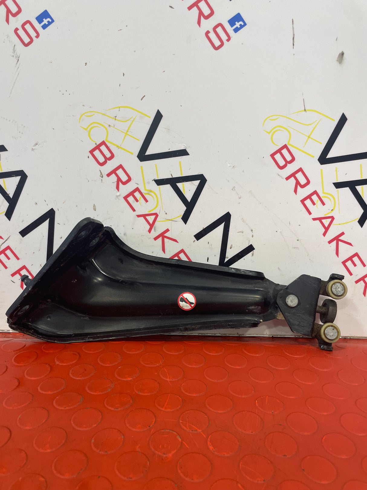 Peugeot Partner/Citroen Berlingo PASSENGER SIDE SLIDING DOOR BOTTOM ROLLER 2019-2023P/N 9916965980