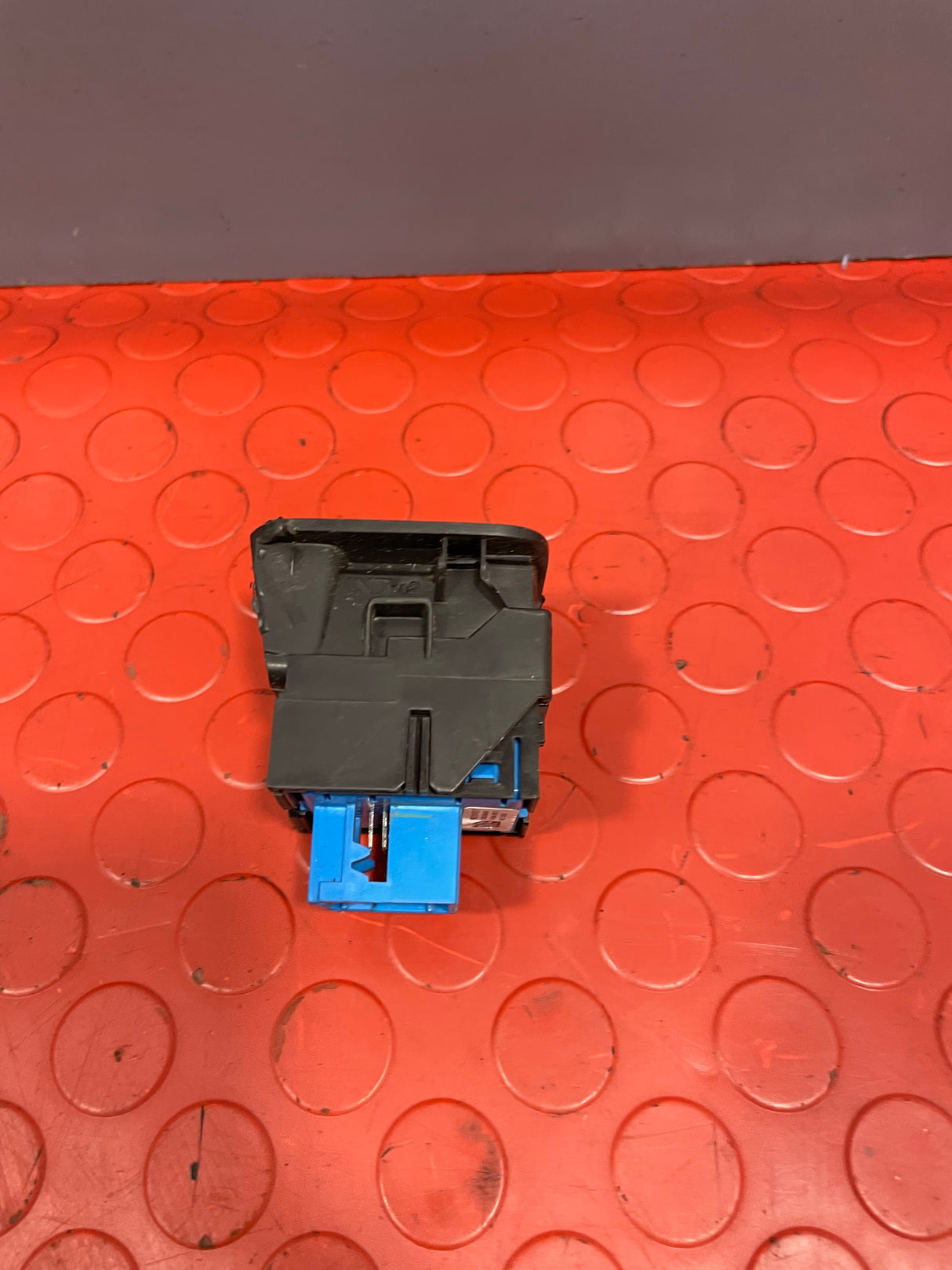 Citroen Berlingo/Peugeot Partner HANDBRAKE SWITCH 2016-2023 P/N 9813146377