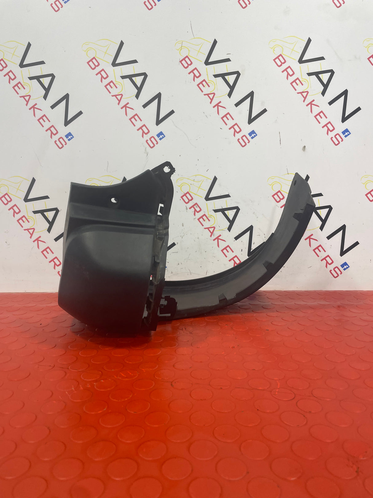 Peugeot Partner/Citroen Berlingo PASSENGER SIDE REAR BUMPER CORNER MOLDING END CAP N/S P/N 9682044077