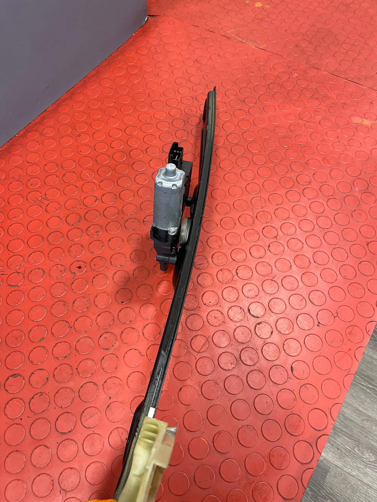 Vauxhall Vivaro/Citroen Dispatch/Peugeot Expert/Toyota Proace WINDOW REGULATOR FRONT PASSENGER'S SIDE (6 Pin) 2021 P/N 9829503680 - 1