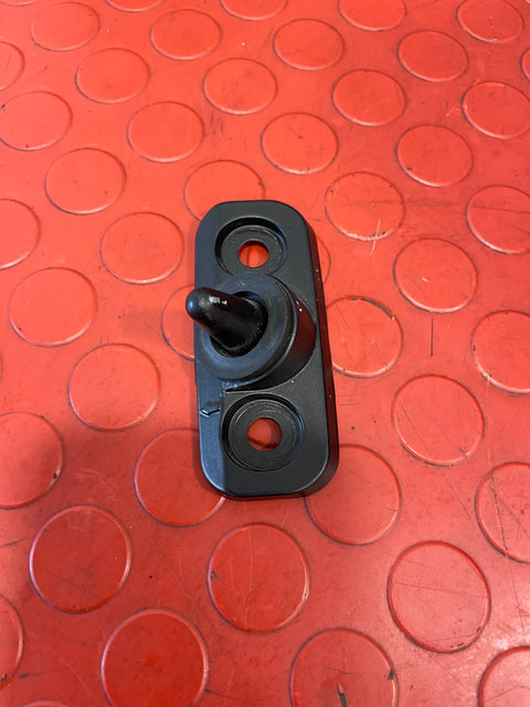 Vauxhall Vivaro/Citroen Dispatch/ Peugeot Expert/Toyota Proace SLIDING DOOR BOTTOM CENTRE PIECE Passenger's Side 2016-2024 P/N 9808073980