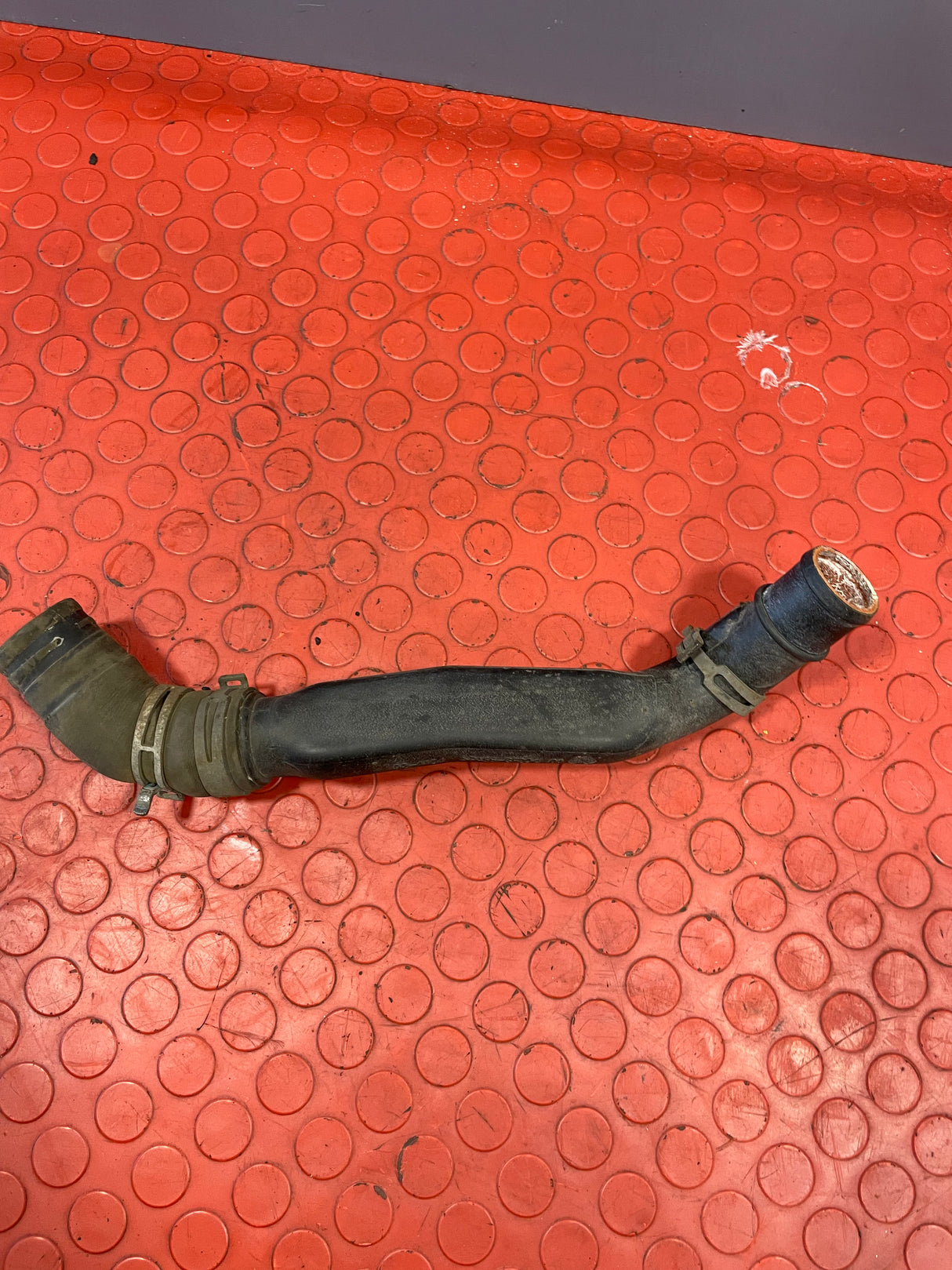 Ford Transit RADIATOR LOWER HOSE RUBBER & PLASTIC PIPE MK8 (Broken Screw Bracket) P/N GK218D033BD
