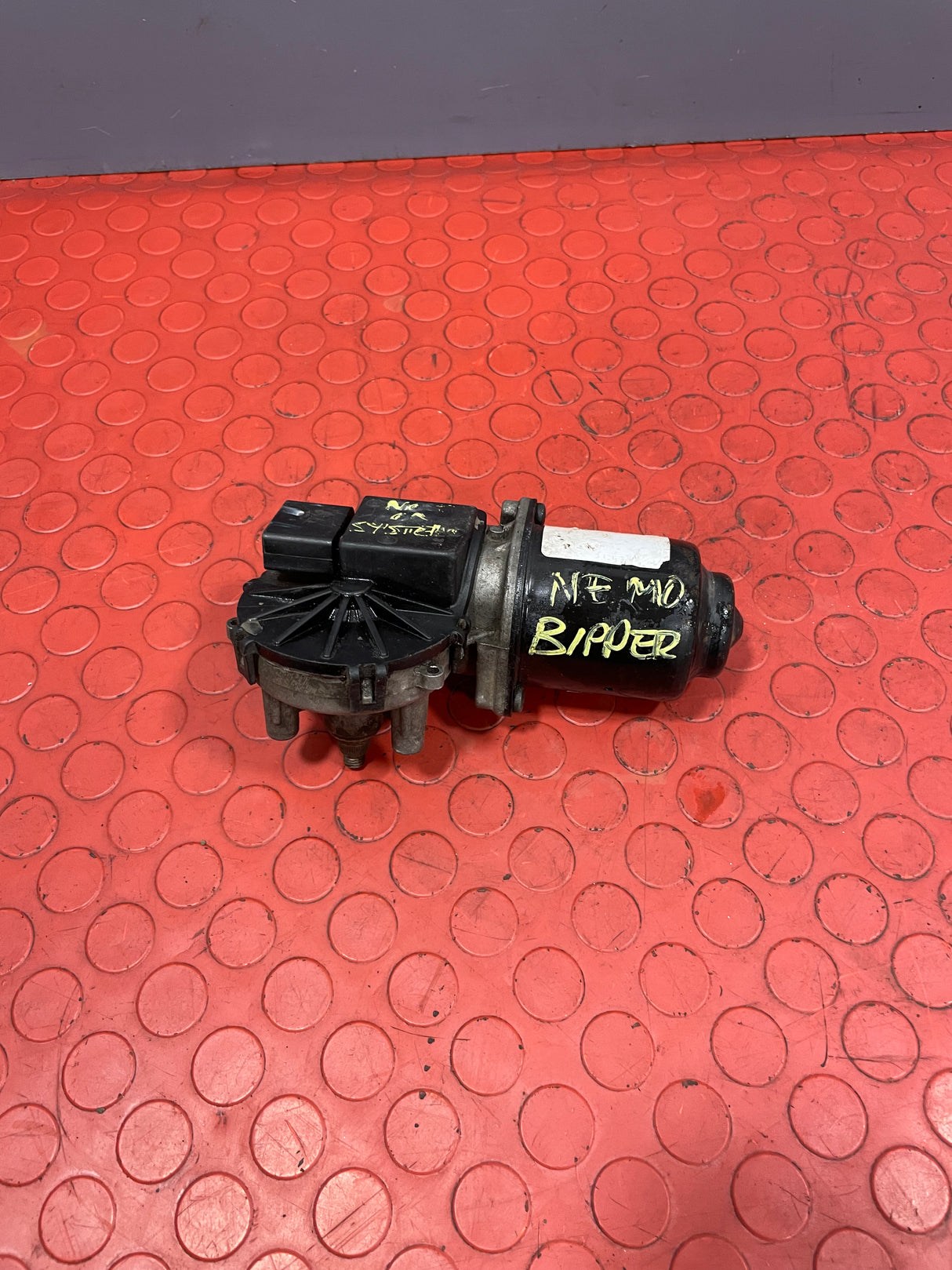 Peugeot Bipper/Citroen Nemo Front Windscreen Wiper Motor 2008-2017 P/N 1356133080