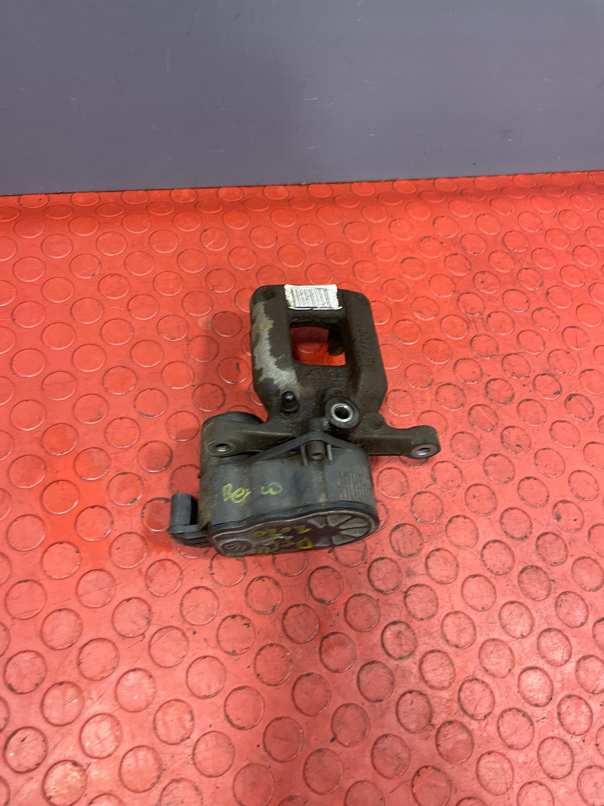 Citroen Berlingo/Peugeot Partner/Vauxhall Combo/Toyota Proace City REAR BRAKE CALIPER (2Pin) Driver's Side 2019-2024 1.5 P/N 9819059480