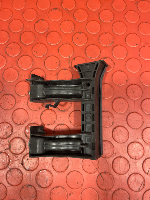 Citroen Berlingo/Peugeot Partner FRONT DOOR GLASS HOLDER RUNNER DRIVER'S SIDE O/S 2008-2018 P/N 9303T0