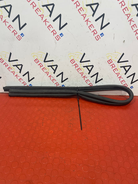 Citroen Berlingo/Peugeot Partner FRONT AIR INTAKE GRILL RUBBER SEAL 2008 >on P/N 9816782280