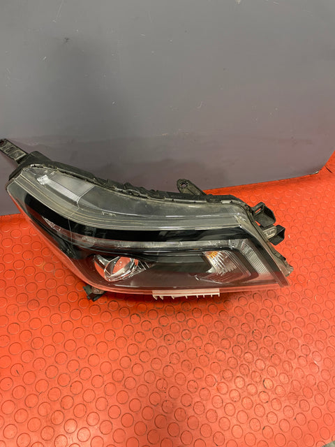 Nissan Navara HEADLIGHT ASSEMBLY Driver's Side 2016-2023 P/N 260104JA5A / 01HCR01102A