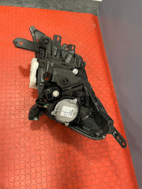 Nissan Navara HEADLIGHT ASSEMBLY Driver's Side 2016-2023 P/N 260104JA5A / 01HCR01102A