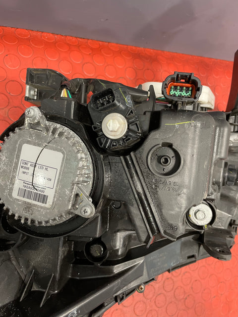Nissan Navara HEADLIGHT ASSEMBLY Driver's Side 2016-2023 P/N 260104JA5A / 01HCR01102A