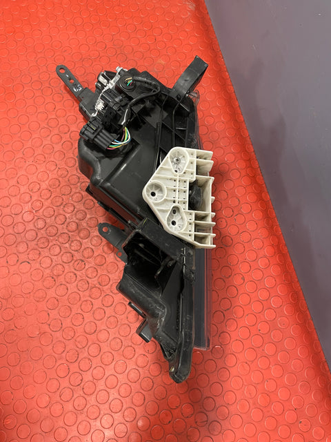 Nissan Navara HEADLIGHT ASSEMBLY Driver's Side 2016-2023 P/N 260104JA5A / 01HCR01102A