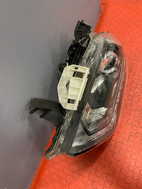 Nissan Navara HEADLIGHT ASSEMBLY Driver's Side 2016-2023 P/N 260104JA5A / 01HCR01102A
