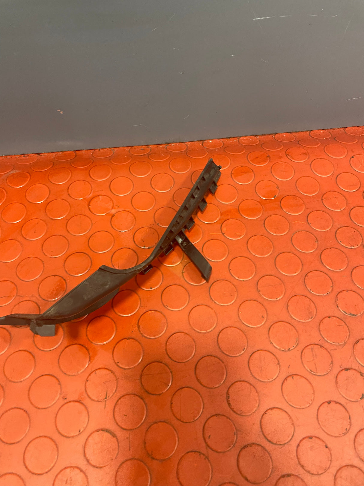 Nissan Navara FRONT FENDER CORNER FINISH TRIM Driver's Side 2016-2023 P/N 668944JF0A