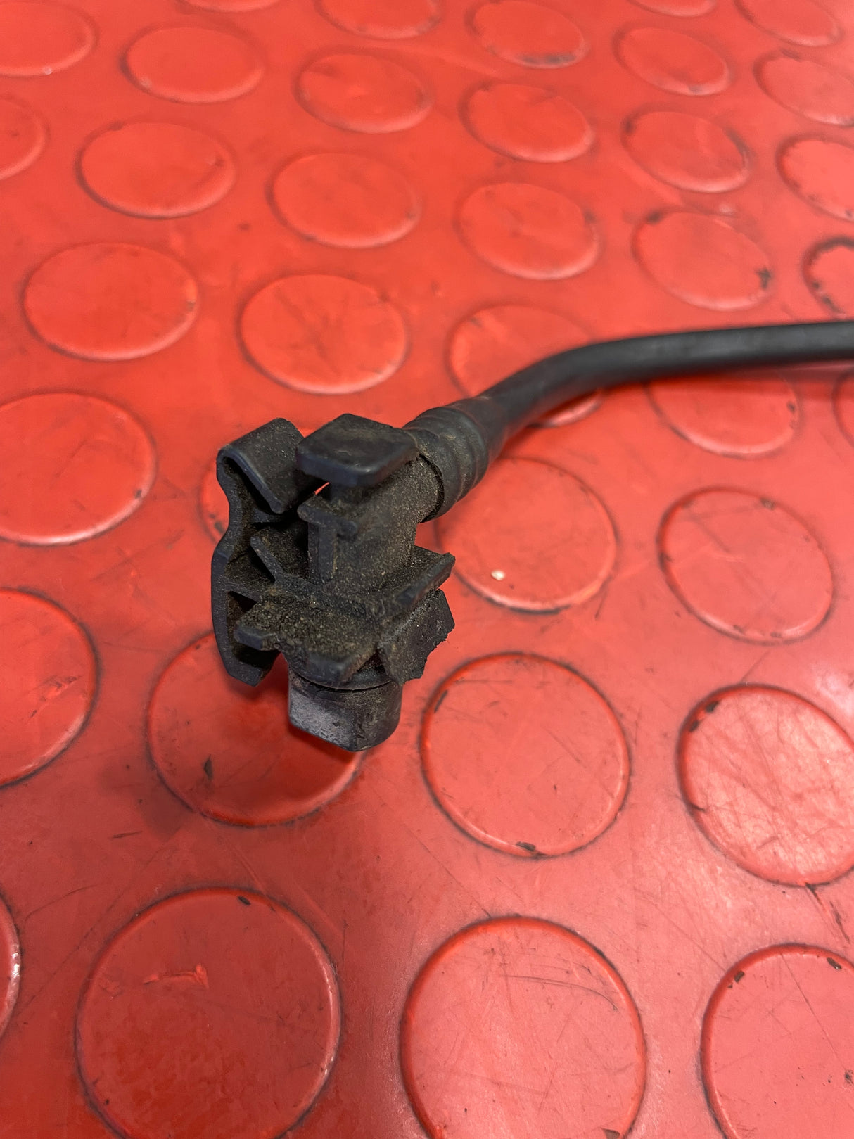 Vauxhall Vivaro/Citroen Dispatch/Peugeot Expert/Toyota Proace/Fiat Scudo EXPANSION BOTTLE PIPE NO. 5 P/N 9818468680