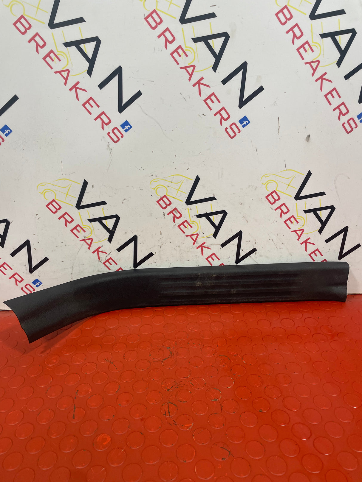 Nissan Navara D/S REAR KICK PLATE PANEL TRIM 2015-2024 P/N 769B64KJ1A