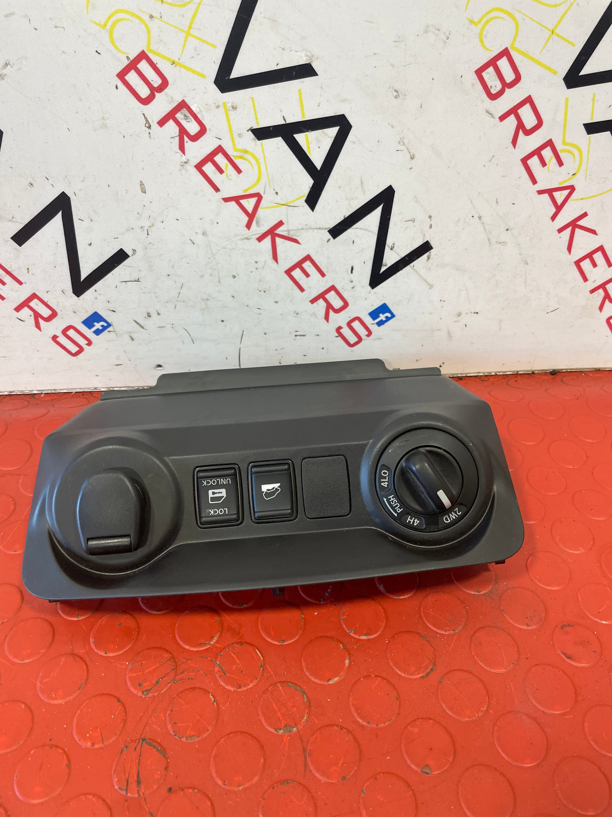 Nissan Navara DRIVETRAIN CONTROL PANEL 2015-2024 P/N 682464KJ0A