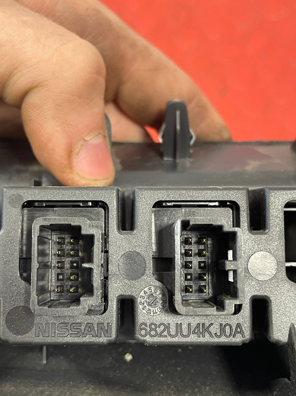 Nissan Navara DRIVETRAIN CONTROL PANEL 2015-2024 P/N 682464KJ0A