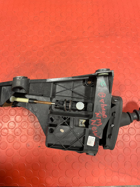 Citroen Berlingo Peugeot Partner 6 SPEED GEAR SELECTOR WITH GEAR CABLES 2019-2023  P/N 9814762080