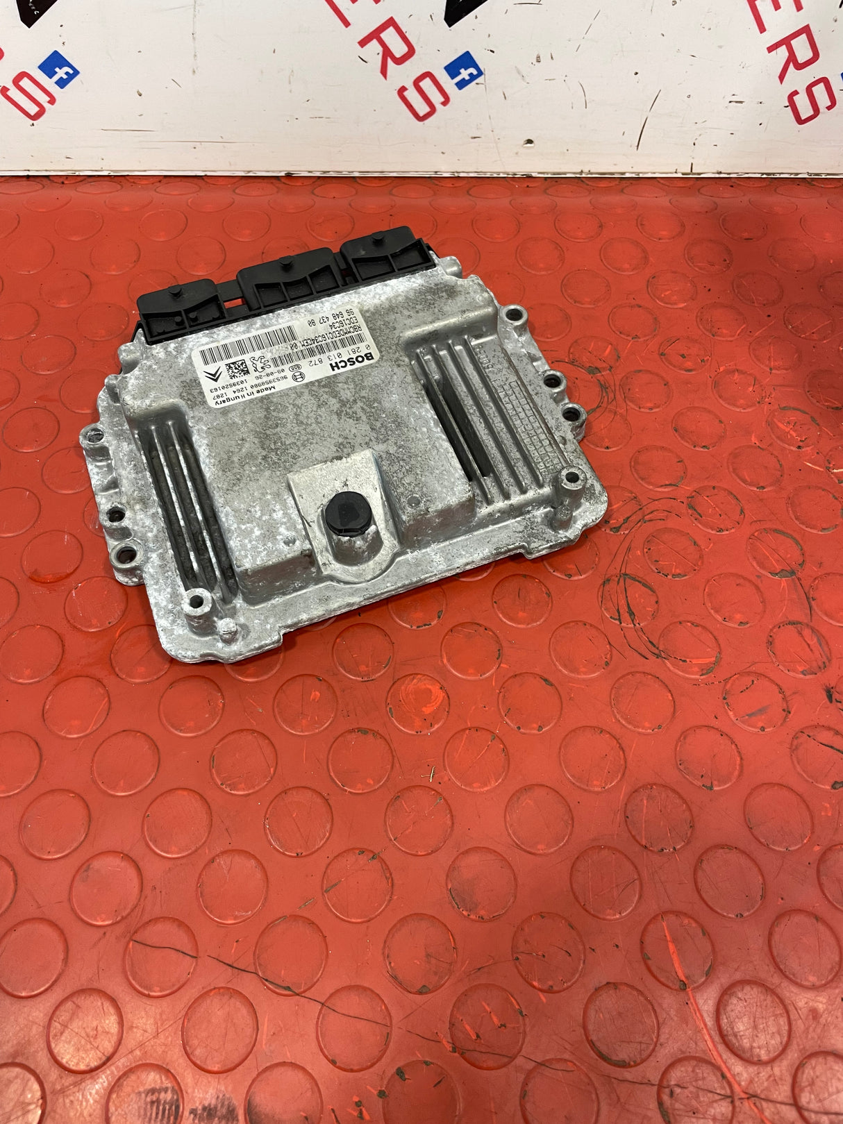 Citroen Peugeot ECU ENGINE CONTROLLER BOSCH 1.6L 2008 P/N 9653958980