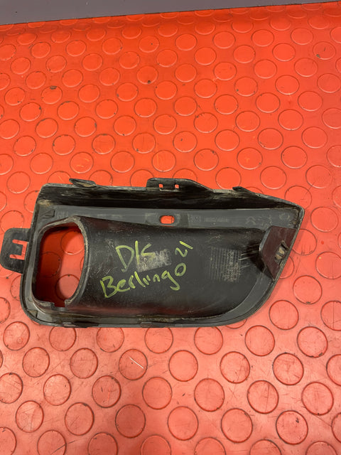 Citroen Berlingo/Peugeot Partner FOG LIGHT GRILL/FOG LIGHT HOUSING Driver's Side RH 2019-2023 P/N 9816770680