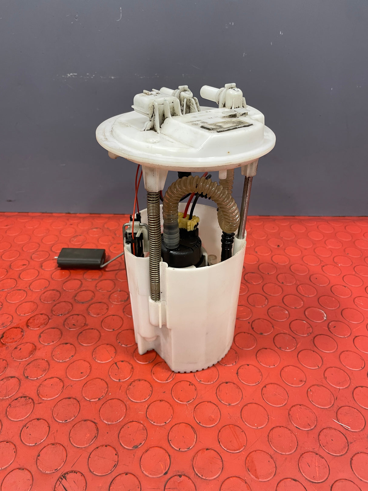 Renault Trafic/Vauxhall Vivaro/Nissan NV300 FUEL SENDING UNIT 1.6 FWD 2014-2019 P/N 172021036R - 1