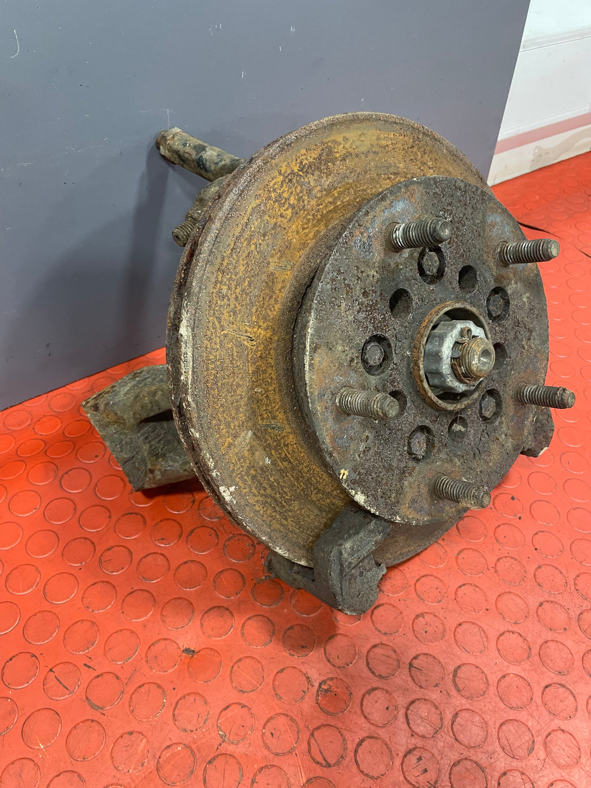 Ford Transit FRONT WHEEL HUB WITH SPEED SENSOR MK7 2.2 RWD Passenger's Side 2006-2014 P/N 6C111104AB / 6C112B372AB