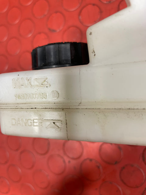 Citroen Berlingo/Peugeot Partner BRAKE FLUID RESERVOIR 1.6 2008-2018 P/N 9680907780 - 1