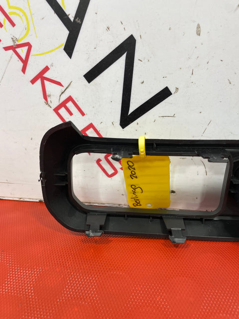 Citroen Berlingo/Peugeot Partner AIR GRILL WITH CENTRAL LOCK AND HAZARD LIGHT (WITH OUT VENTS) 2019-2023 P/N GEO04662002