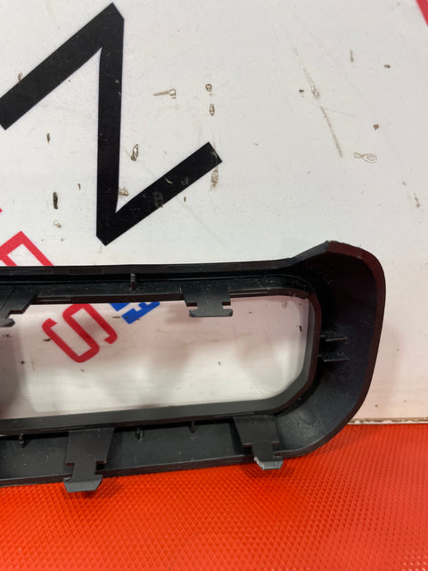 Citroen Berlingo/Peugeot Partner AIR GRILL WITH CENTRAL LOCK AND HAZARD LIGHT (WITH OUT VENTS) 2019-2023 P/N GEO04662002