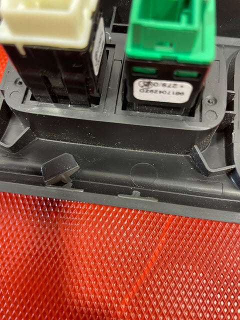 Citroen Berlingo/Peugeot Partner AIR GRILL WITH CENTRAL LOCK AND HAZARD LIGHT (WITH OUT VENTS) 2019-2023 P/N GEO04662002