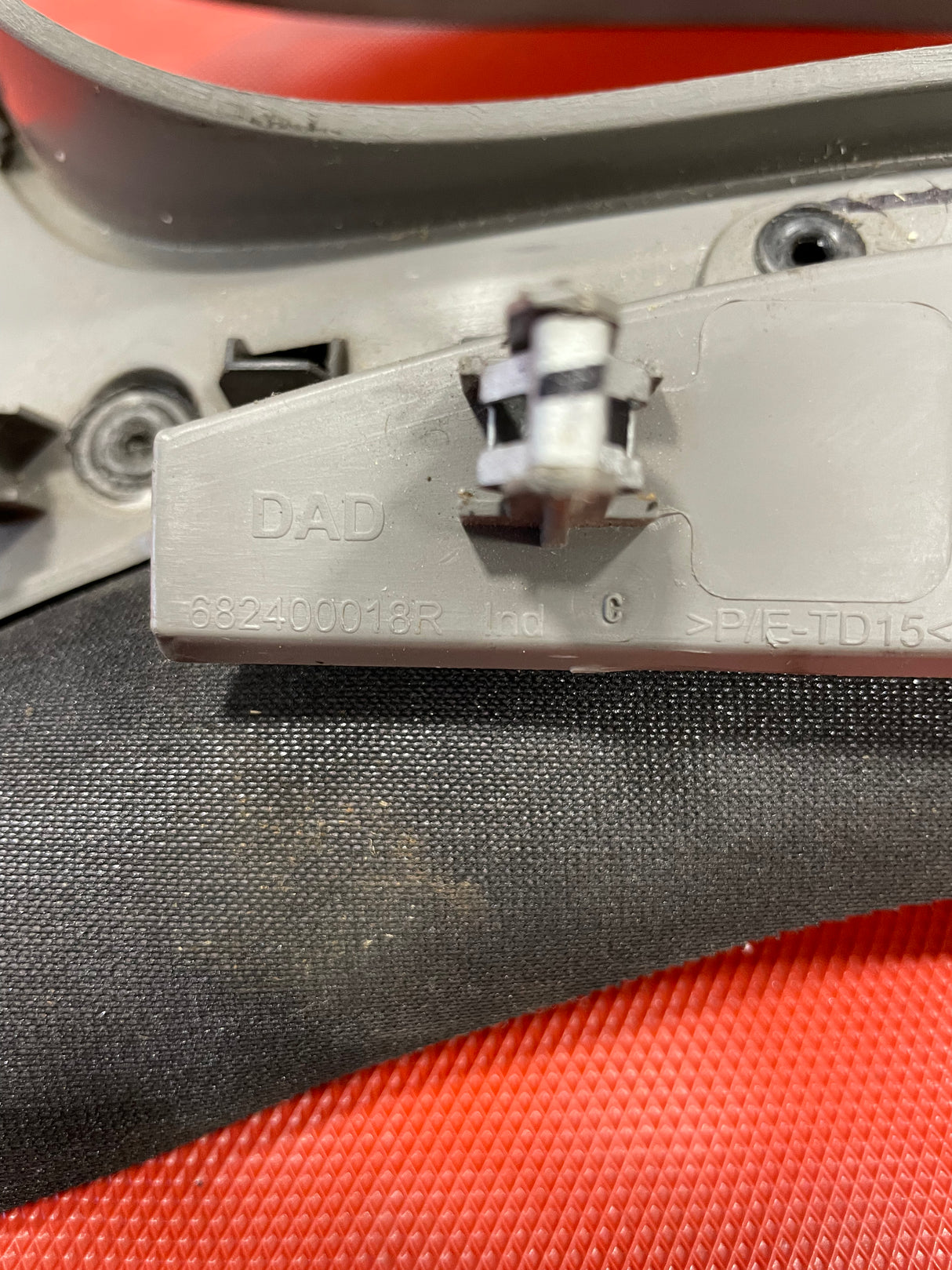 Renault SPEEDOMETER SURROUND TRIM P/N 682400018R