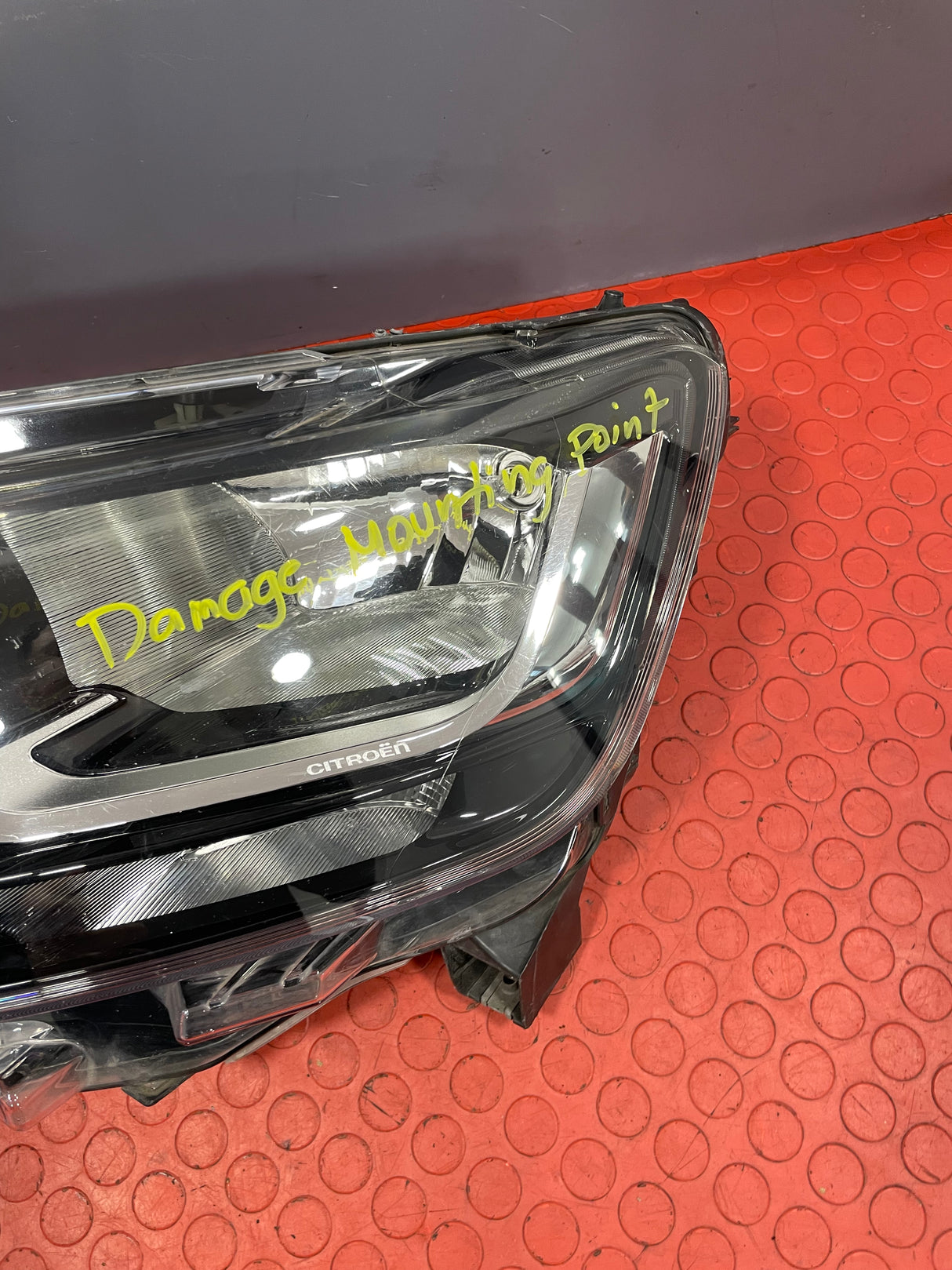 Citroen Berlingo HEADLIGHT ASSEMBLY Passenger's Side DAMAGED MOUNT - SEE PICS 2019-2024 P/N 9816824180