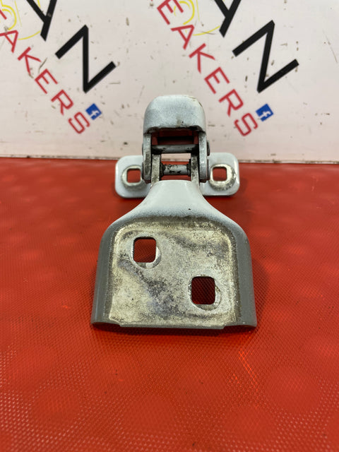 Renault Master MK3 FRONT DOOR HINGE RIGHT DRIVERS SIDE P/N 804000006R