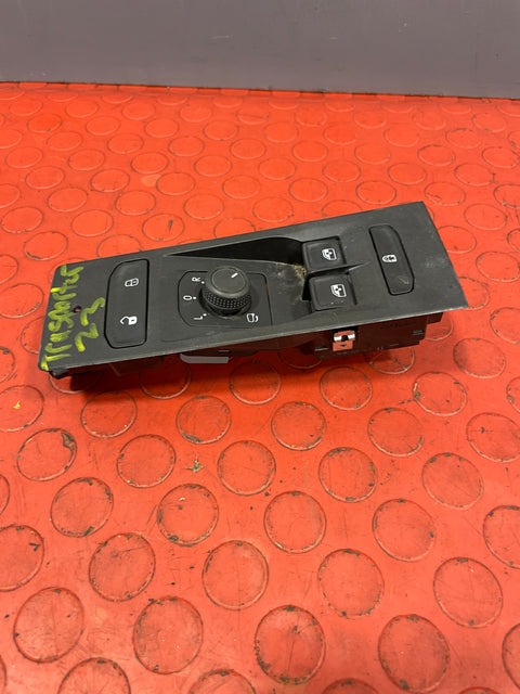 Volkswagen Transporter WINDOW CONTROL SWITCH Front Driver's Side 2023 P/N 7LA867255C