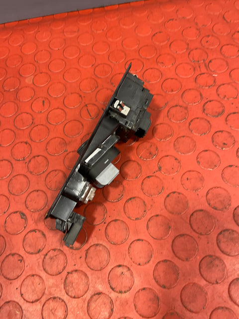 Volkswagen Transporter WINDOW CONTROL SWITCH Front Driver's Side 2023 P/N 7LA867255C