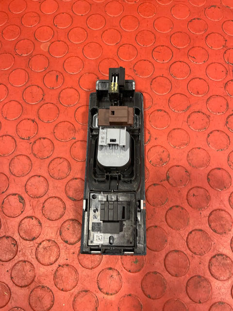 Volkswagen Transporter WINDOW CONTROL SWITCH Front Driver's Side 2023 P/N 7LA867255C