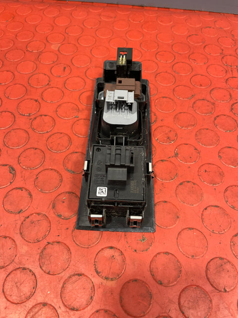 Volkswagen Transporter WINDOW CONTROL SWITCH Front Driver's Side 2023 P/N 7LA867255C